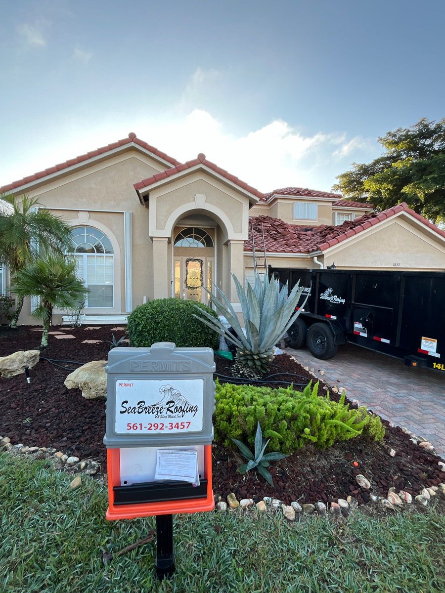 SeaBreezeRoof's tweet image. Pre-hurricane prep tip for Palm Beach Gardens: If you see granules in gutters, your shingles may be aging faster in South Florida sun. If you need flat roof (TPO) service, ask for hoa-ready documentation.

#SeaBreezeRoofing #PalmBeachCounty #RoofingContractor #PalmBeachGardens