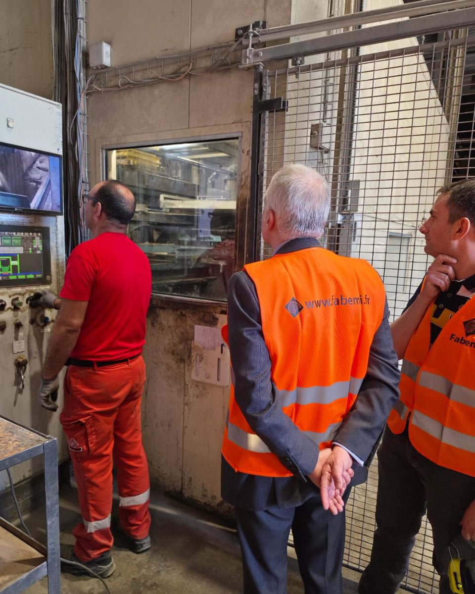 Prefet07's tweet image. #Industrie | Visite du site FABEMI TP à Rochemaure : immersion au cœur d’un acteur industriel ardéchois 

🏭 Ce jeudi 16 avril  2026, le préfet de l’Ardèche, Benoît Trévisani, s’est rendu aux cotés de John Benmussa, secrétaire général  de la préfecture, sous-préfet de Privas, sur