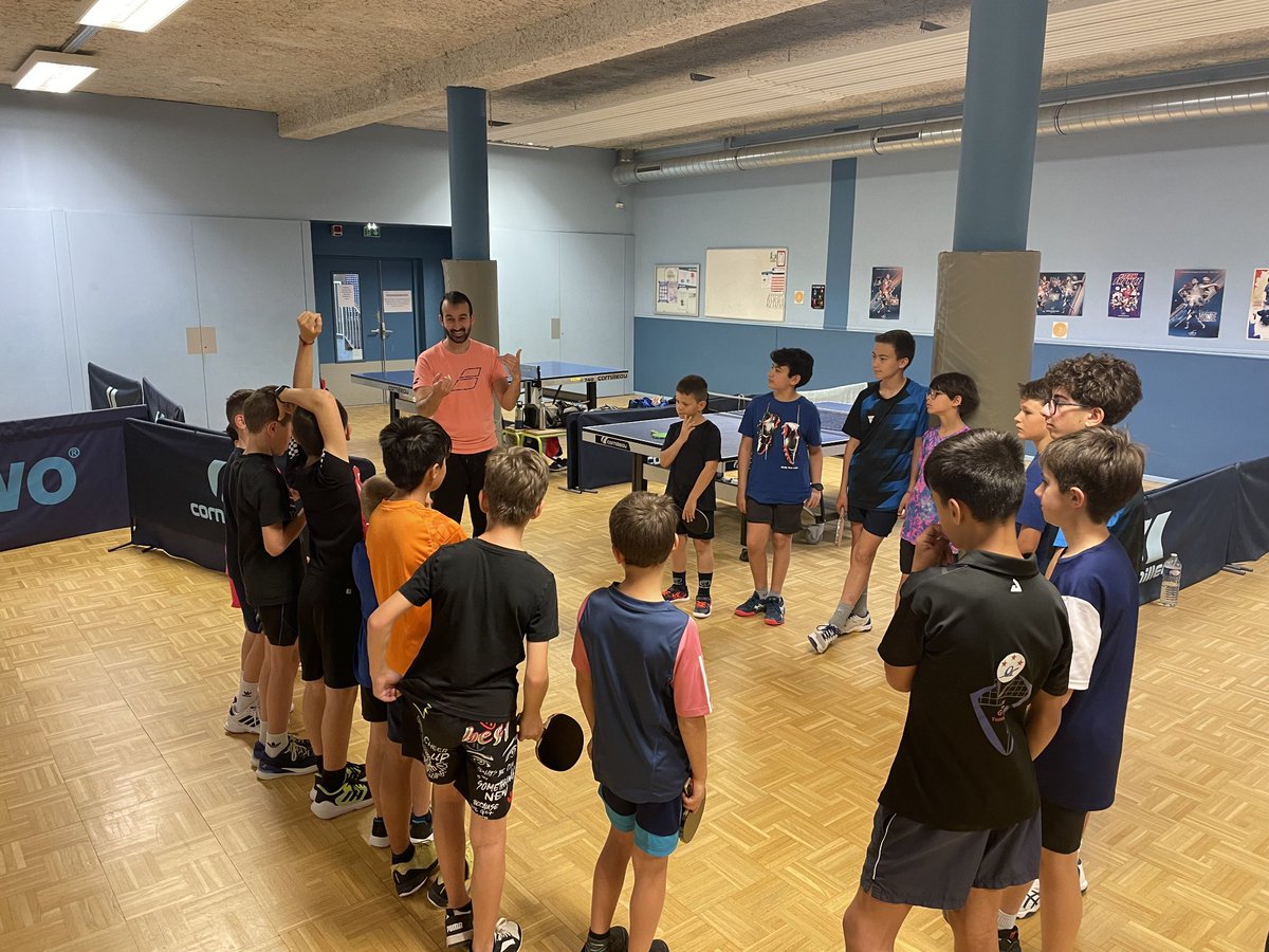 RomieuEt's tweet photo. 16 jeunes, 2h d’atelier (mélange théorie/pratique), et un objectif : apprendre à mieux gérer l’erreur et la défaite pour se remobiliser après un mauvais moment 🧠🏓

#preparationmentale #tennisdetable #ESGATT #gestiondelechec #performance https://t.co/vThrtOgS1F