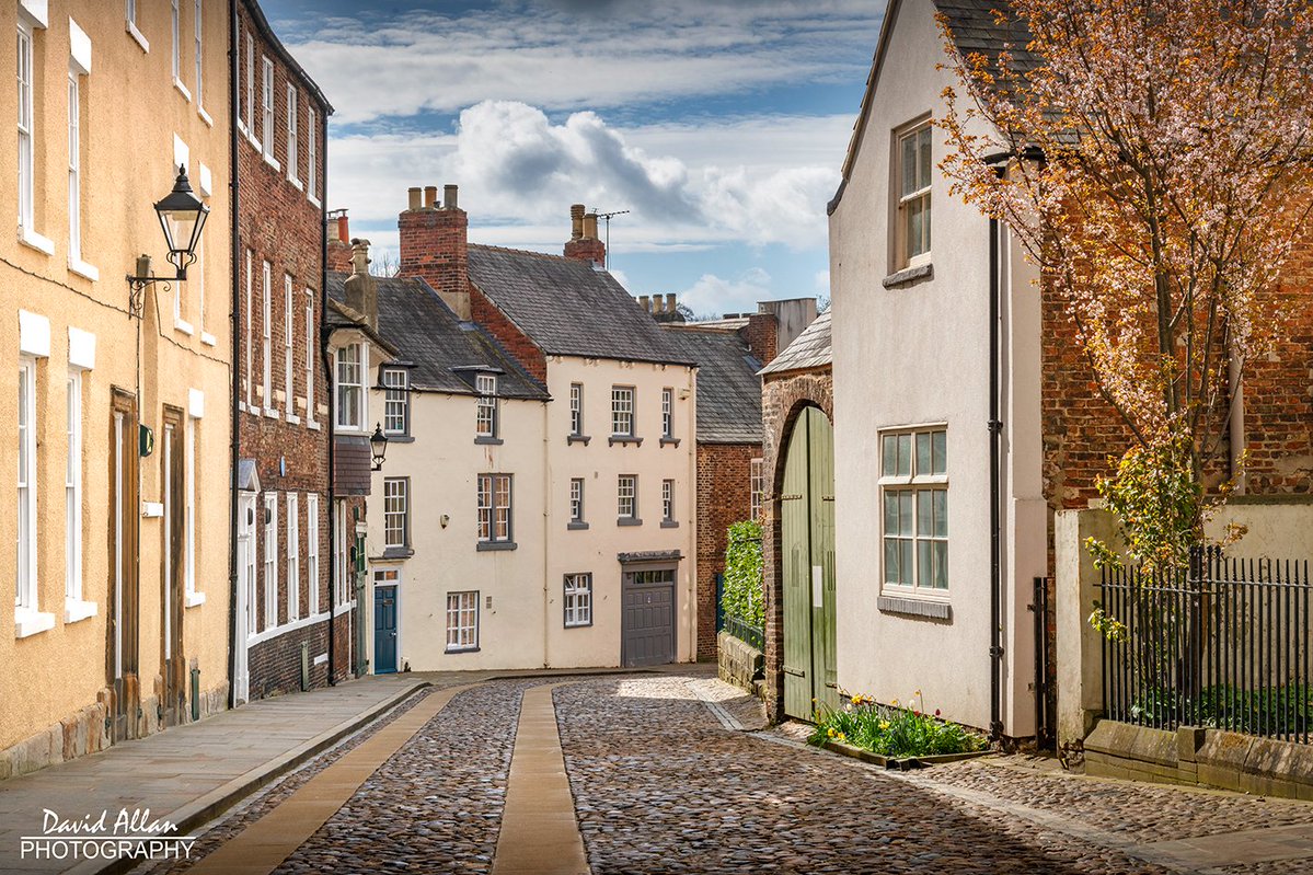 davidm_allan's tweet image. Durham's South Bailey cobbled road in NE England looking absolutely fabulous now, following a substantial and sympathetic make-over – that's a job well done! #england #durham #unesco #historic #architecture #timeless #spring #april2026 #photography