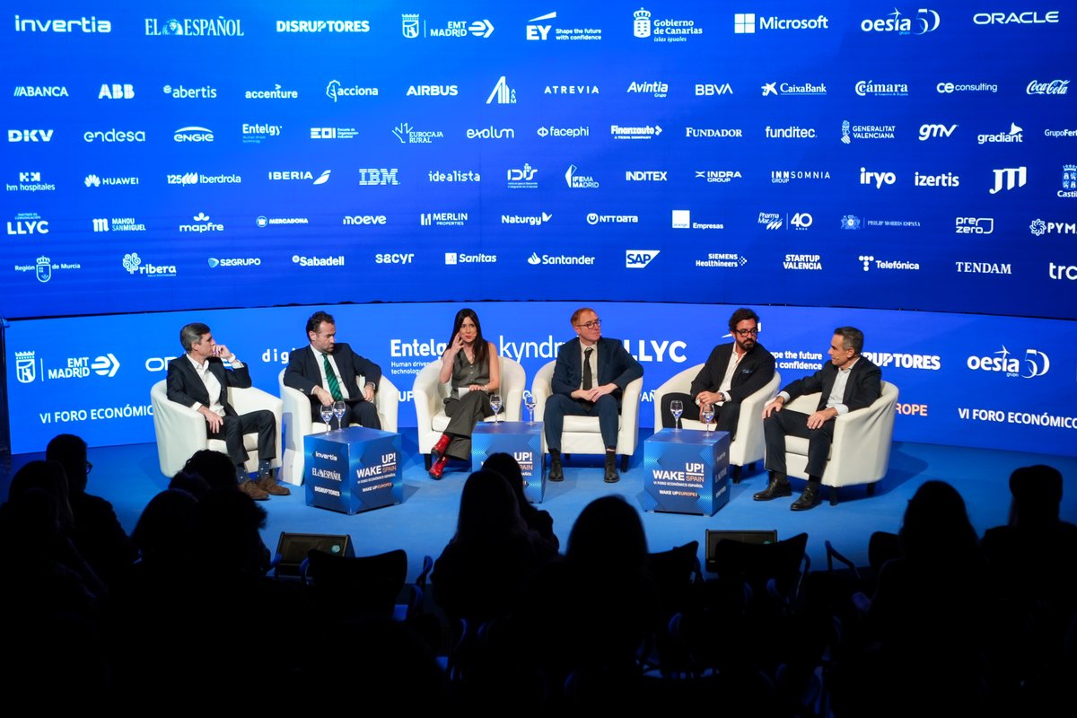 beazmi's tweet photo. 💡 Hablamos mucho de #IA en @disruptoresee, pero ¿cómo está aterrizando en la economía real? 

👥 En #WakeUpSpain representantes de #Kyndryl, #InstitutCerdà, #DigitalES, #Entelgy y #LLYC nos han apuntado algunas de las claves.

📰#Crónica y 📽️#vídeo 👇
🔗https://t.co/IrYghuJj0Z https://t.co/4hgLbOTzI9