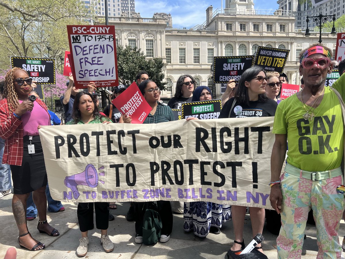 SahalieD's tweet photo. Advocates are rallying outside City Hall urging Mayor Mamdani to veto legislation directing the NYPD to create a plan to implement a protest “buffer zone” outside of schools.

“This bill would squash movements and repress freedom of expression for students,” CM Cabàn says. https://t.co/vn6aobE2Q6