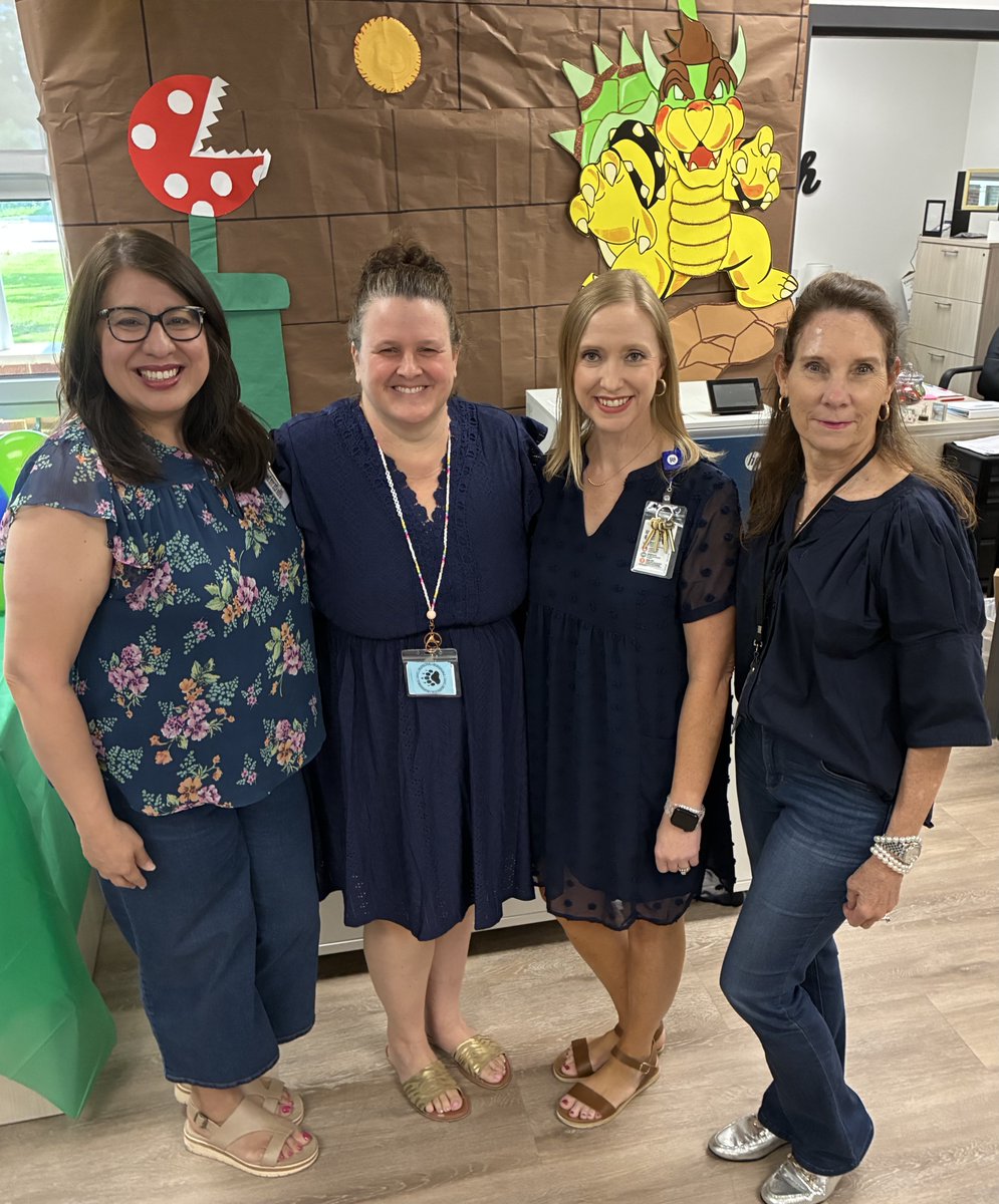 JillHickey2's tweet photo. On Thursday we wear navy. @NorthrichBears
#risddreambig https://t.co/kHYGa2ps2X