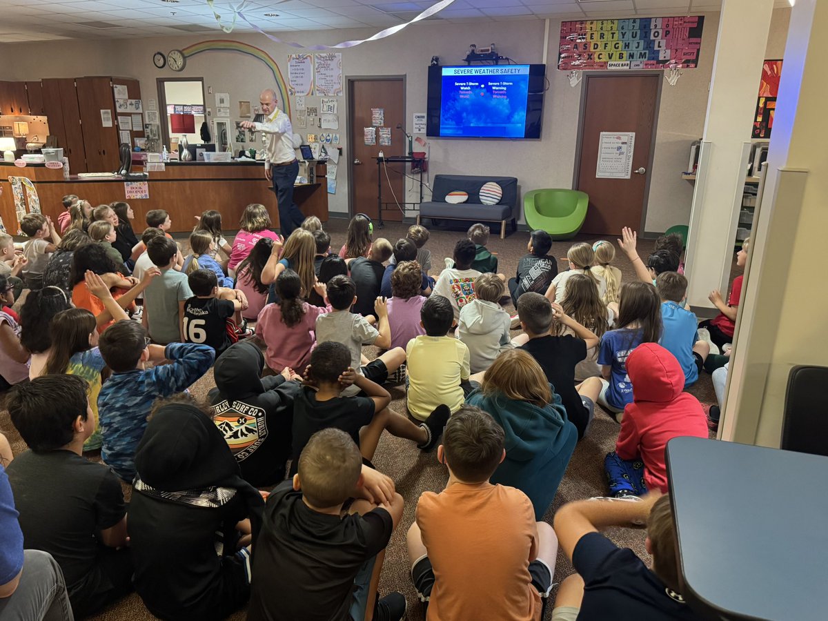GregWunderlich's tweet image. Huge thank you to @RustyLord for coming out to talk to third graders about Warnings vs Watches, how tornados happen, and more! Always so engaging for our kids! #IgniteExcellence #proud2bMPS @kkochsmeier @KETVstormteam