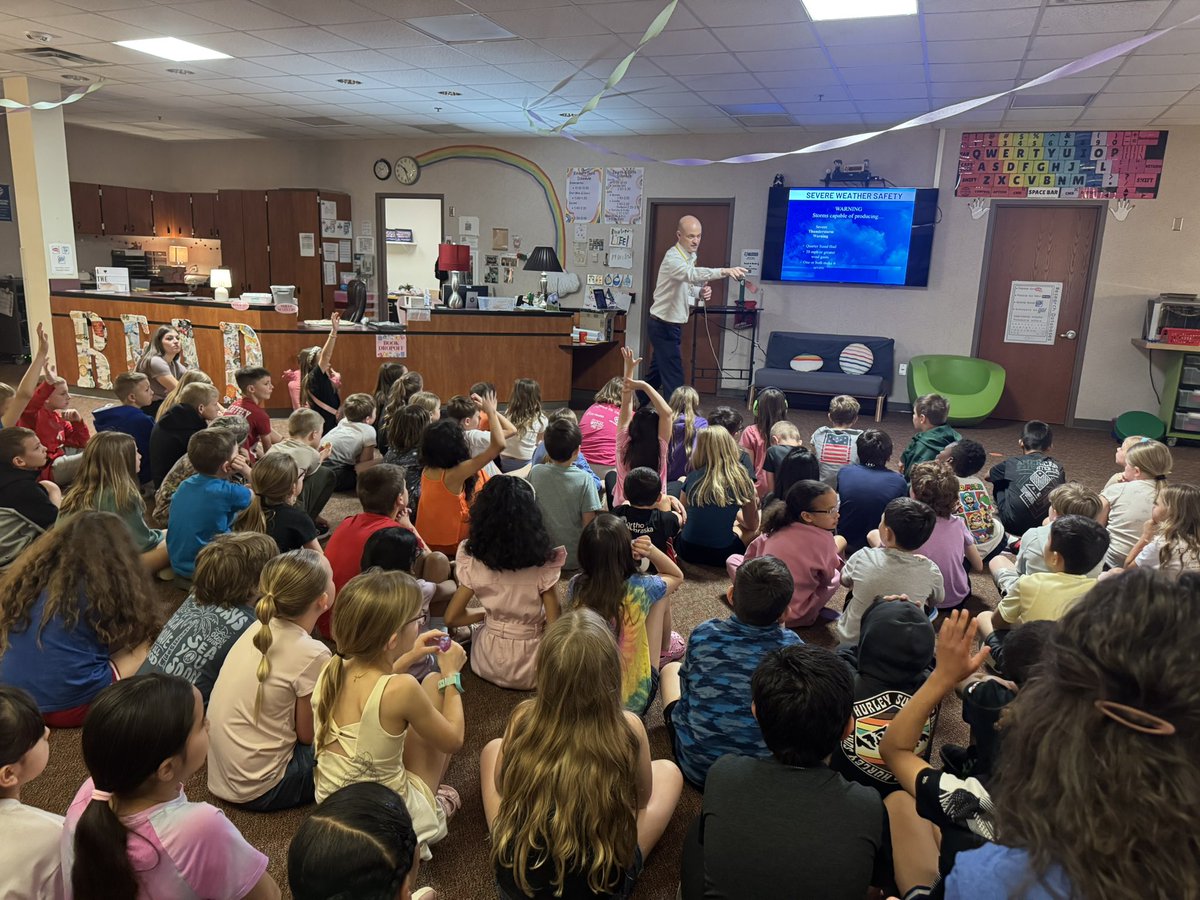 GregWunderlich's tweet image. Huge thank you to @RustyLord for coming out to talk to third graders about Warnings vs Watches, how tornados happen, and more! Always so engaging for our kids! #IgniteExcellence #proud2bMPS @kkochsmeier @KETVstormteam