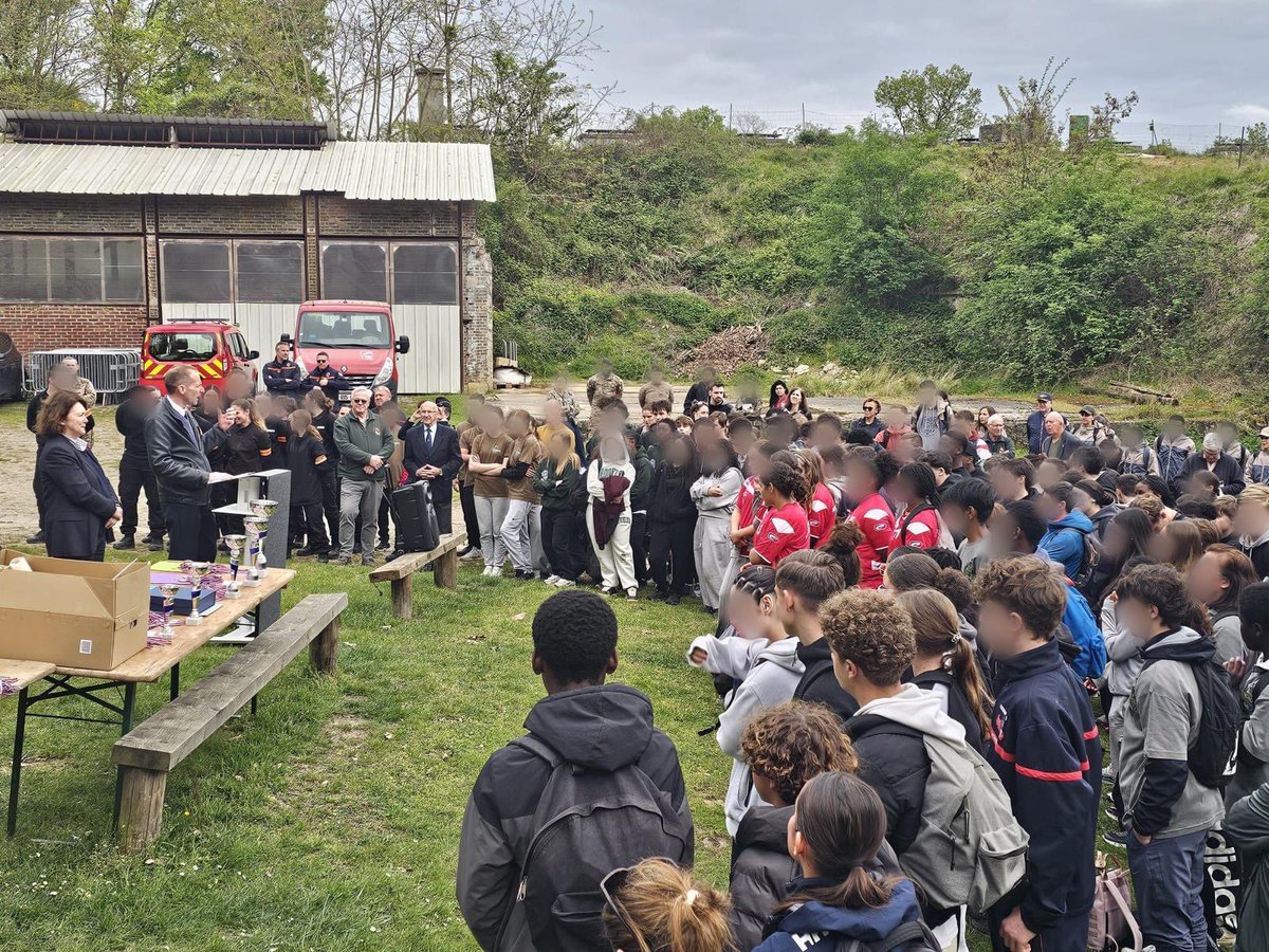 Prefet95's tweet image. 🏃🇫🇷 #Engagement #Jeunesse | Avec le rallye citoyen au fort de Cormeilles-en-Parisis, la jeunesse valdoisienne rassemblée autour des valeurs de la République.   

🏃🏽‍♂️🏃‍♀️ Cette semaine en présence de @prefet95, ce sont 216 collégiens et lycéens et 14 jeunes sapeurs-pompiers qui ont
