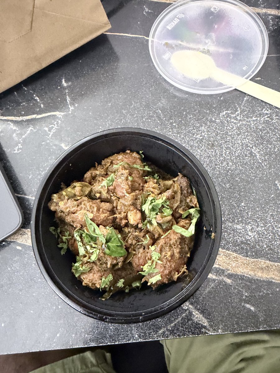bsanthosh_kumar's tweet photo. Very disappointing experience with @zomato @zomatocare 😡  

Ordered Dragonfire Margarita Pizza but received Chicken Roast (completely wrong order &amp; against my dietary preference).  

Support says they "can’t take action" &amp; denied refund — unacceptable!  

Order ID: 8009399519 https://t.co/vHUtyfwMou