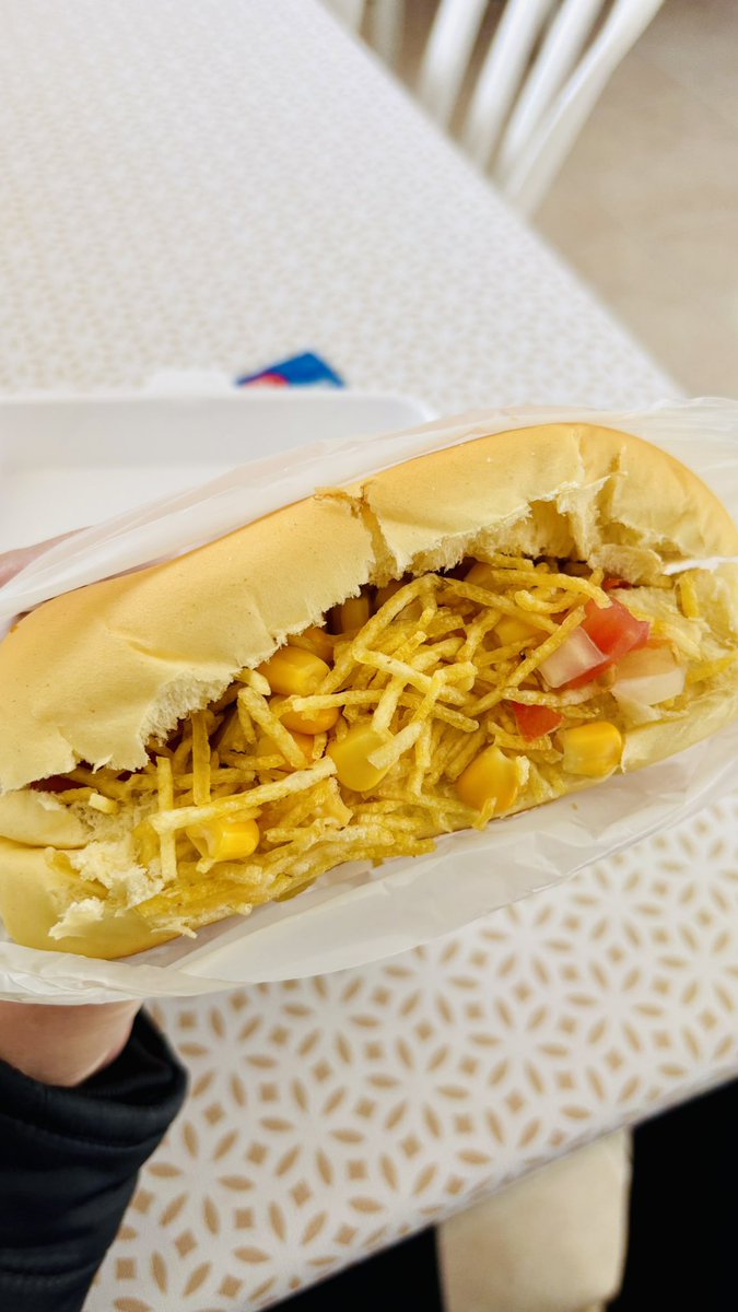 Hj tava afim de comer porcaria e foi meu dia de sorte, dog por 0,90 (NOVENTA CENTAVOS) e sem taxa de entrega em uma loja com avaliação 5.
Mesmo sem entender, te amo, promos malucas do iFood, TE AMO