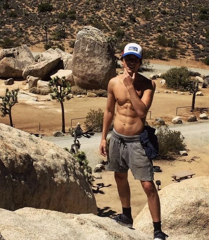 lis is seeing ariana tweet media