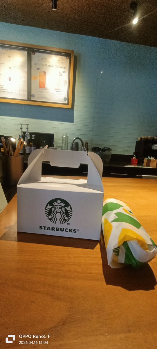 MelatiRahmaa's tweet photo. Birthday cake Starbucks 🍰 https://t.co/7WfDnl4GvQ