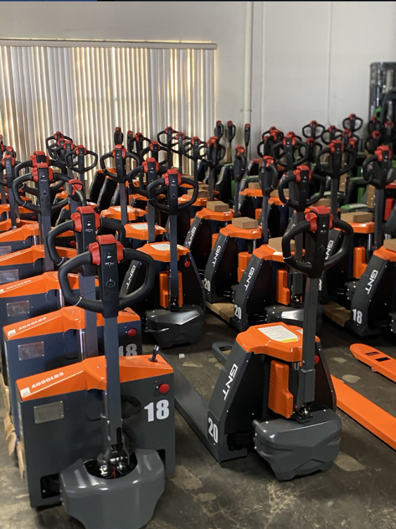 GNTLifts's tweet image. Upgrade your operation ⚡

GPC-Li (External Charger)
GPJ-Li (Internal Charger)

✔ 4,000–5,000 lb capacity
✔ Lithium power = less downtime
✔ Built for performance

Which one are you running?

#MaterialHandling #Warehouse #Logistics #PalletJack #Lithium #SupplyChain #Forklift