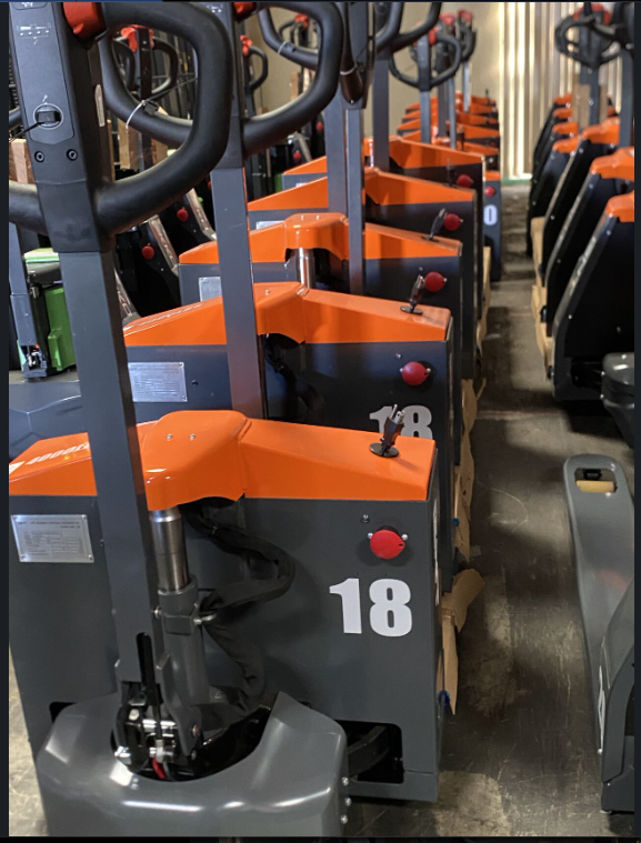 GNTLifts's tweet image. Upgrade your operation ⚡

GPC-Li (External Charger)
GPJ-Li (Internal Charger)

✔ 4,000–5,000 lb capacity
✔ Lithium power = less downtime
✔ Built for performance

Which one are you running?

#MaterialHandling #Warehouse #Logistics #PalletJack #Lithium #SupplyChain #Forklift