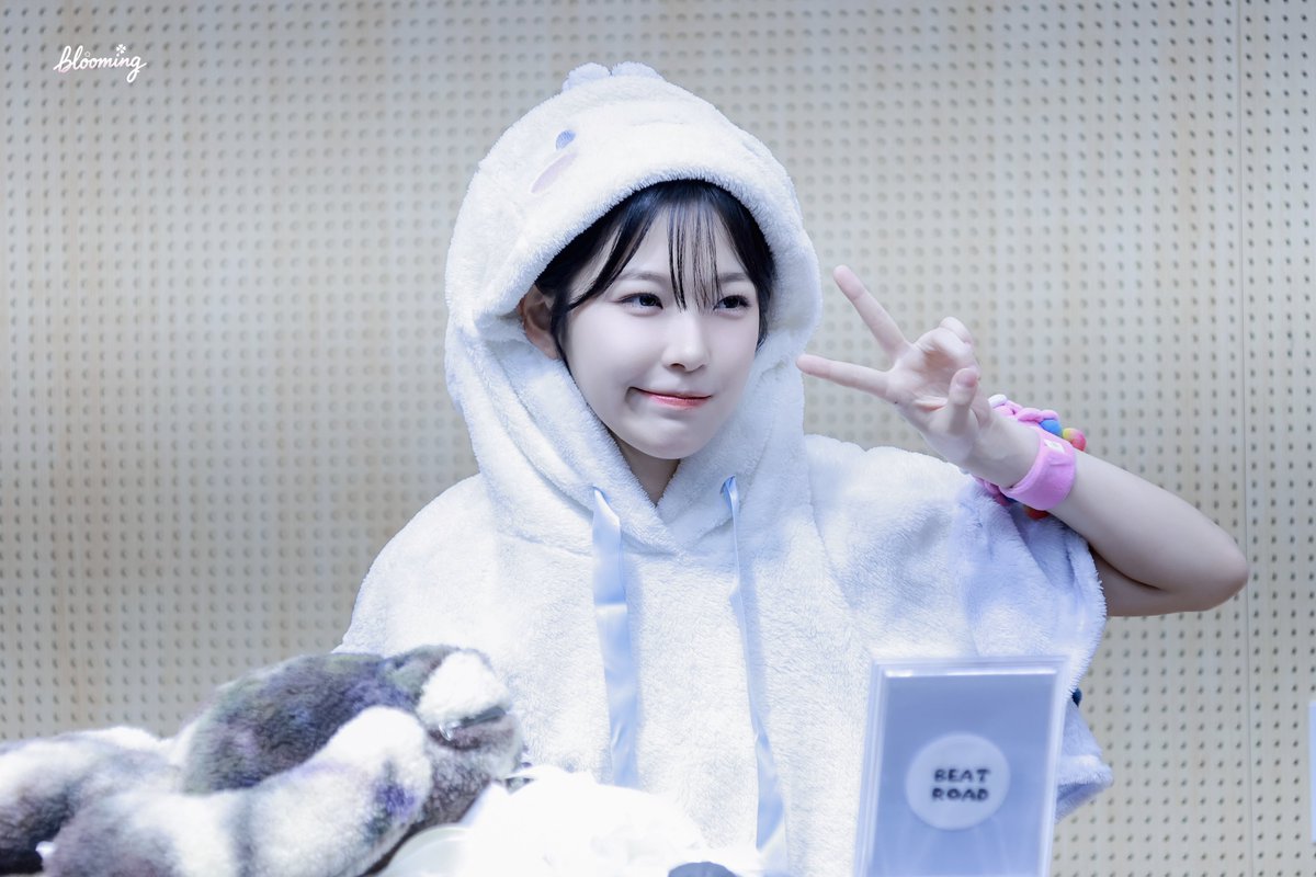 bloomingf9's tweet photo. 🥳생축🎂

#fromis_9 #프로미스나인
#백지헌  #BAEKJIHEON
#HAPPYJIHEONDAY https://t.co/5lnDX3etsN