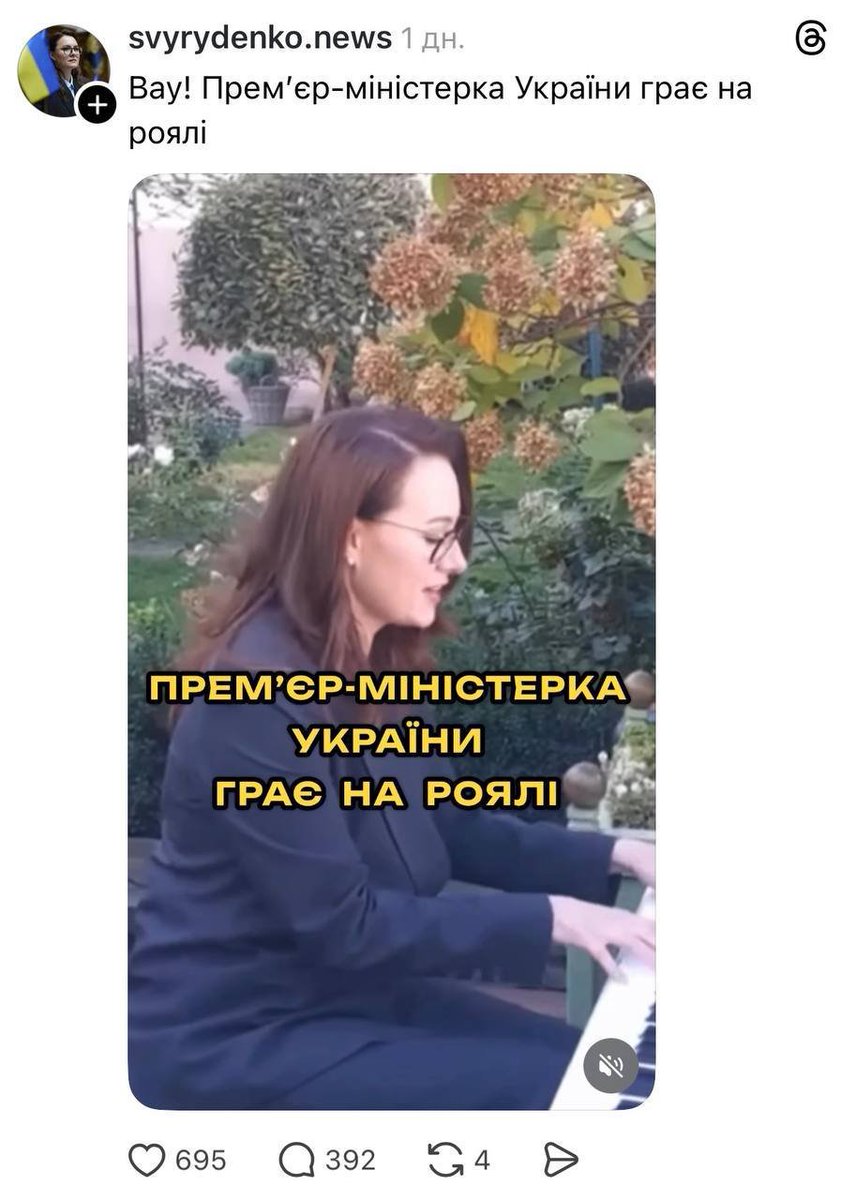 Баба і кіт tweet media