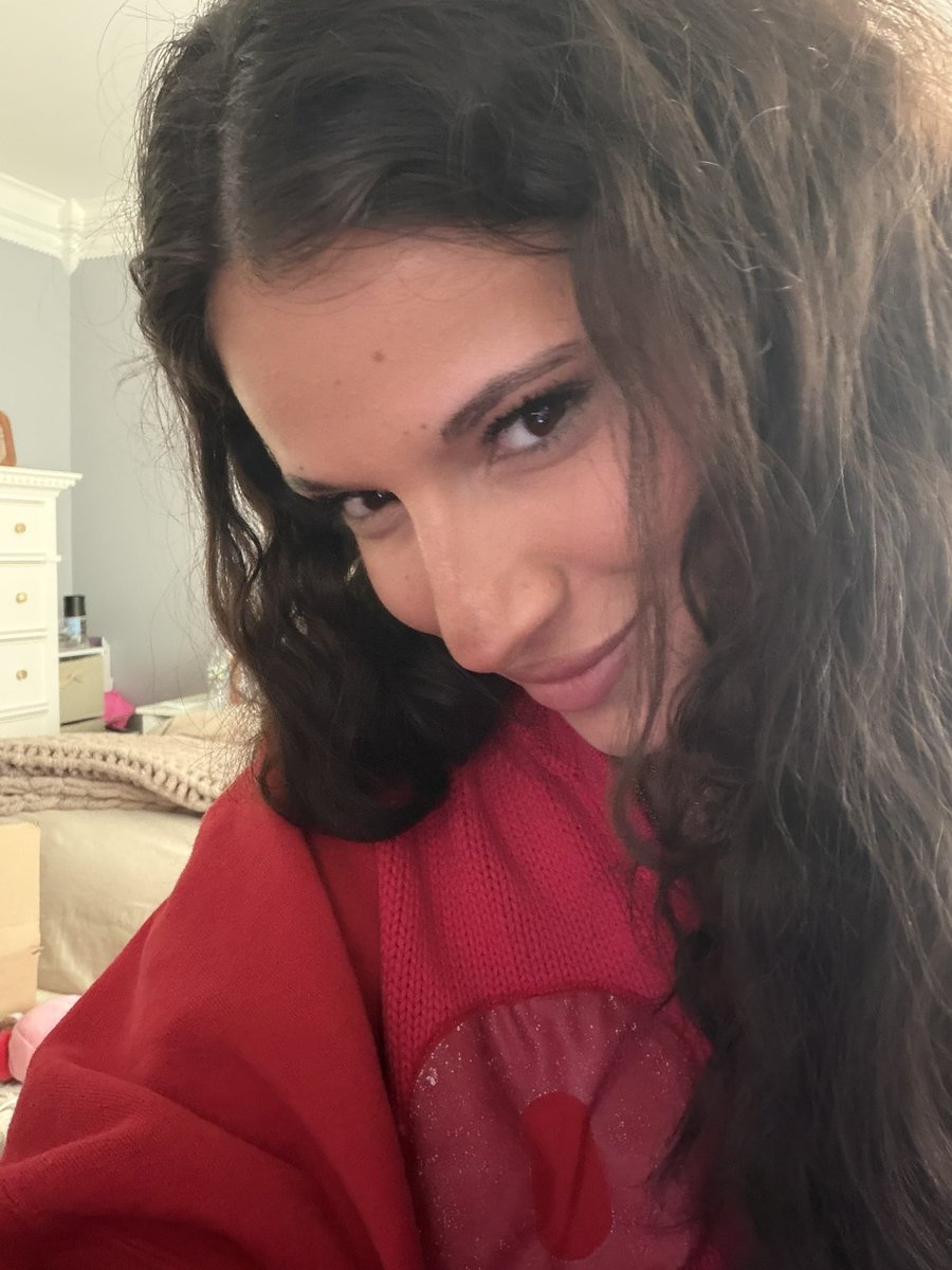 Livy Alex HQ tweet media