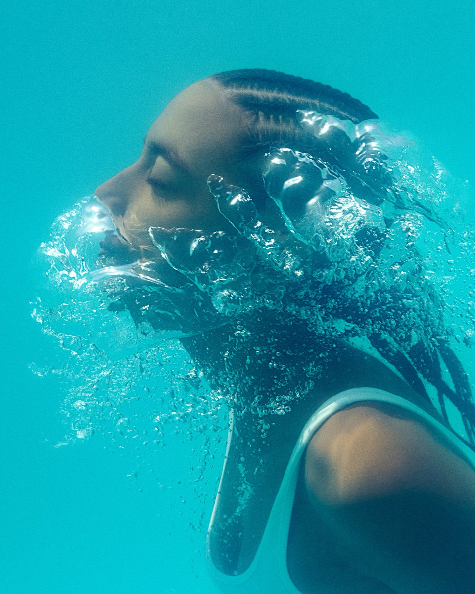 Burberry tweet media