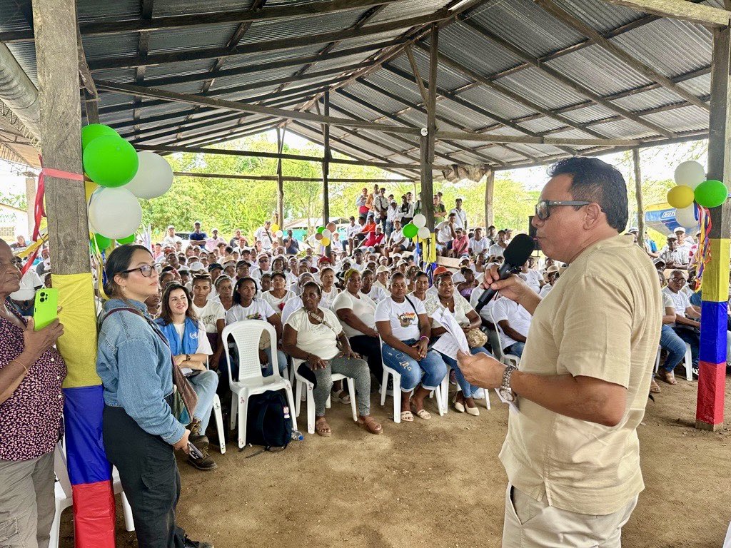 MisionONUCol's tweet image. #Sucre | 227 familias de San Onofre recibieron títulos sobre el predio La Gran Comandancia, de 1.513 hectáreas, por parte de @AgenciaTierras y acompañamiento de @MisionONUCol. Un paso más para cerrar brechas históricas y construir paz desde los territorios. #ReformaRuralIntegral