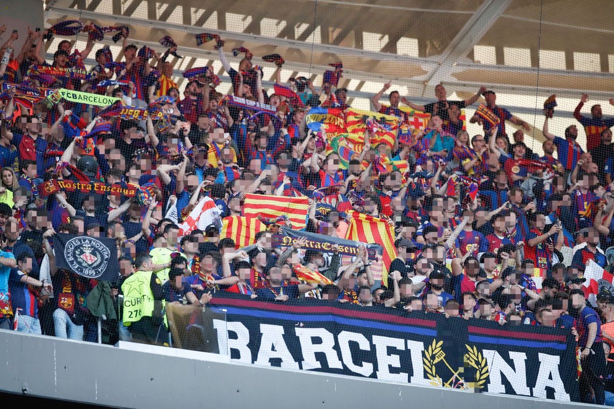 NOSTRAENSENYA's tweet photo. 14/04/26 – ATM vs FC Barcelona

Gran mobilització del grup i del barcelonisme a la capital de l’Estat. L’equip cau eliminat de la competició, però amb el cap ben alt després d’haver-ho deixat tot. https://t.co/asAm0lyrmJ