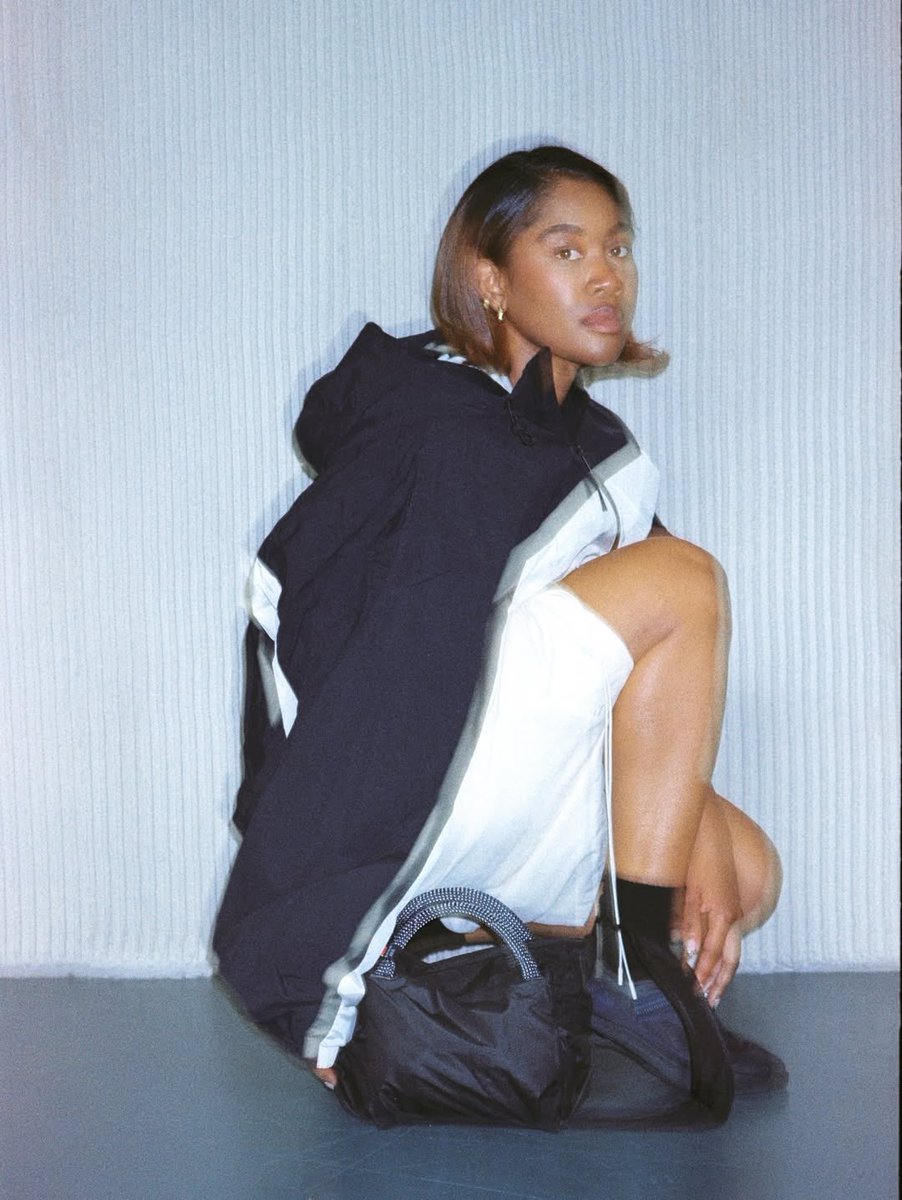 RoseMayAlaba's tweet photo. @on_running’s first co-created drop with @Zendaya ✨ #DreamOn https://t.co/62B1Rvz0P5