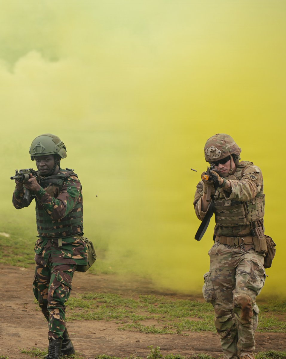 SETAF_Africa's tweet image. Teamwork across borders = mission accomplishment

The Nebraska Army National Guard's #Soldiers and the Tanzania People’s Defence Force joined forces in a simulated attack during the closing ceremony of #JustifiedAccord26. 

📸by 1LT Tucker Chase and PFC Alva Gonzalez