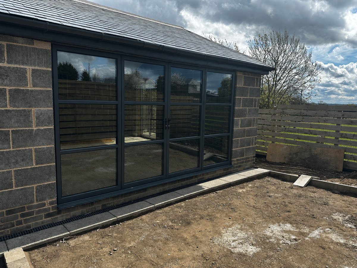 Marlinwindows's tweet photo. Before ➡️ After

Heritage-style doors paired with contemporary glazing installed on this garage annex conversion in Kirkhamgate, Wakefield. Clean look, loads of natural light, and a great mix of classic + modern 👌

#BeforeAndAfter #GarageConversion #Wakefield https://t.co/jaVfLmHnKq