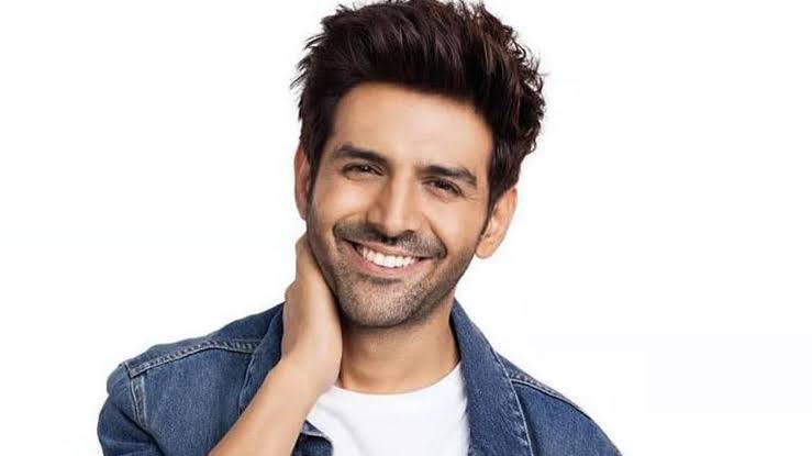 1TheDailyBrief's tweet image. SAD NEWS for #KartikAaryan fans! The much-hyped creature comedy #Naagzilla has been pushed from its Independence Day 2026 slot to #February 12, 2027. 🗓️ Looks like fans have to wait a bit longer for the "Naag Lok Ka Pehla Kaand." No clash with Lahore 1947 anymore! 🎬
