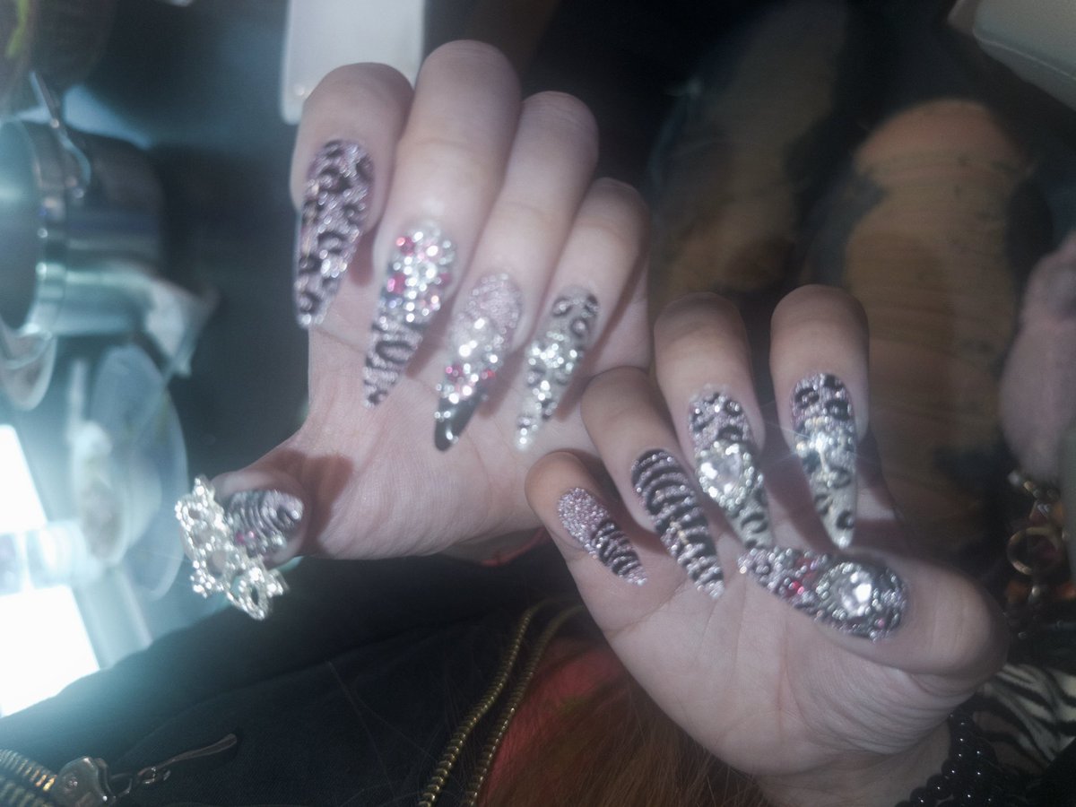 gyaru overlord tweet media