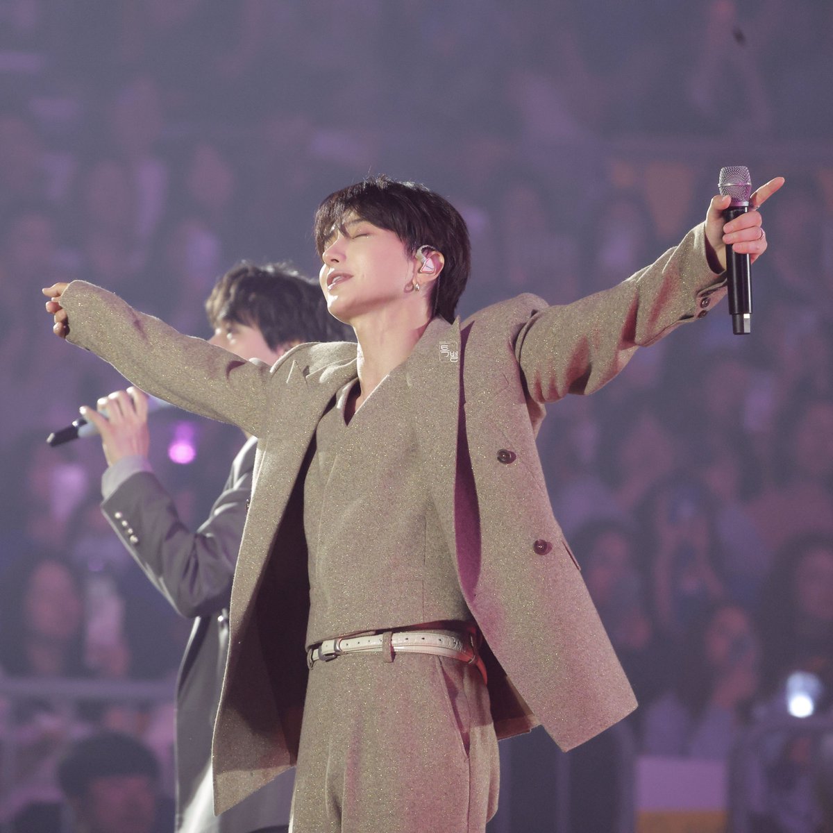 260405 슈퍼쇼10 SJ-CORE

엘프 나 안아~💙

#SUPERSHOW10 #SJCORE #SUPERJUNIOR 
#LEETEUK #슈퍼주니어 #이특 #특별하게_사랑해