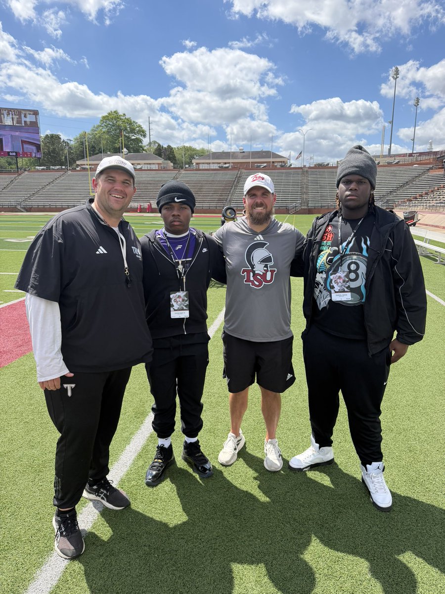 Daniel Davis tweet media