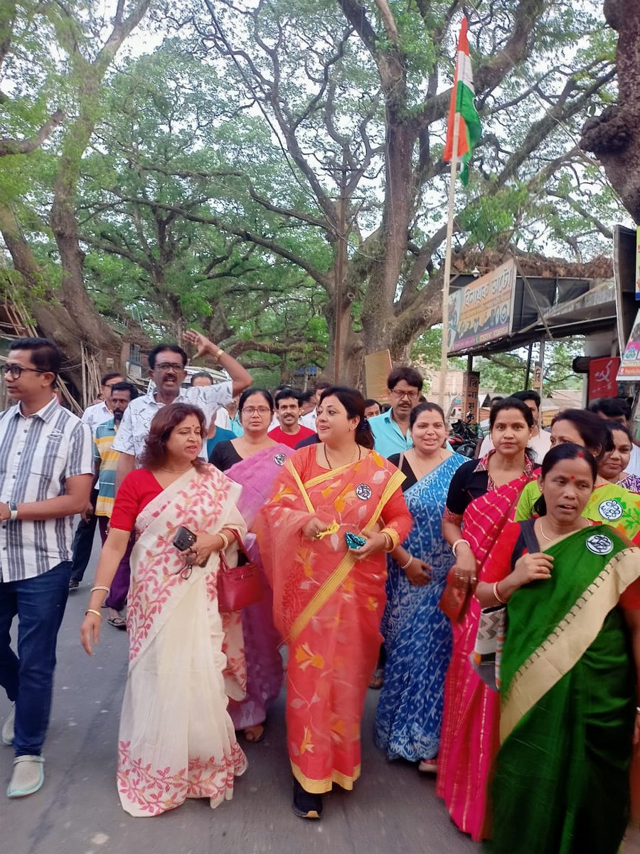DhaliNath's tweet photo. Vote for @BarnaliDeyRoy1 https://t.co/y0wI41lERF