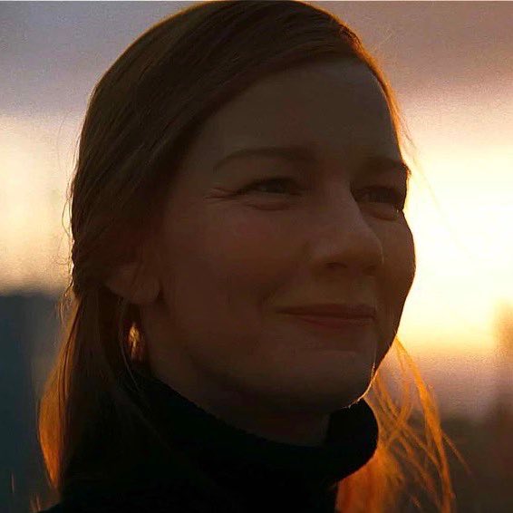 eva stratt’s gf tweet media