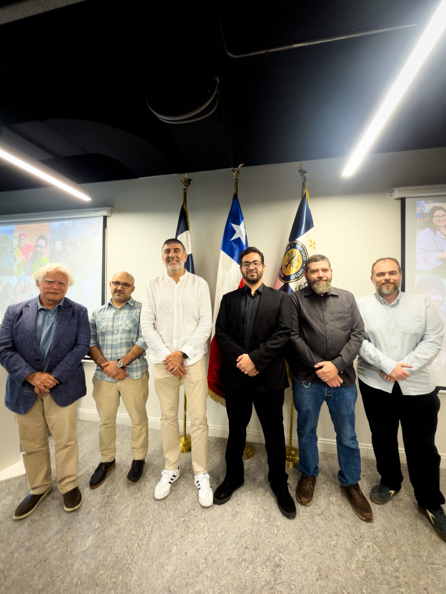 VRID_USS's tweet photo. 🎓🔬Este martes se realizó la defensa pública de tesis de Ignacio Pezoa Soto, nuevo Doctor en en Biología Celular y Biomedicina @USanSebastian 
Su investigación aborda vínculos genéticos asociados a exosomas y metástasis en cáncer de ovario. Felicitaciones👏 #DoctoradosUSS https://t.co/gMR75AJUbq
