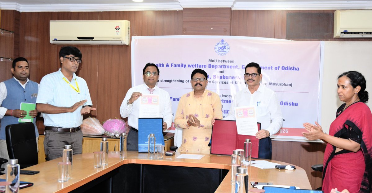 AIIMSBhubaneswr's tweet image. In a landmark step towards strengthening public healthcare delivery at #Rairangapur and surrounding areas, 
a #MoU was signed between @AIIMSBhubaneswr and @HFWOdisha, at the State Lok Seva Bhawan, today in the presence of @HFWOdisha Minister @MahalingMukesh.
@MoHFW_INDIA