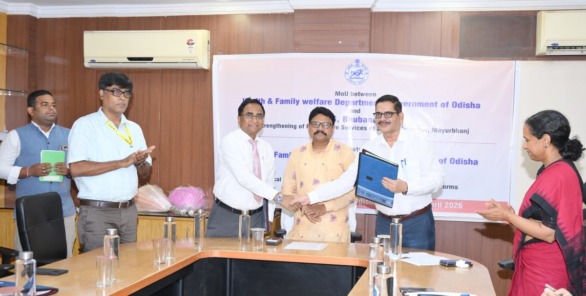 AIIMSBhubaneswr's tweet image. In a landmark step towards strengthening public healthcare delivery at #Rairangapur and surrounding areas, 
a #MoU was signed between @AIIMSBhubaneswr and @HFWOdisha, at the State Lok Seva Bhawan, today in the presence of @HFWOdisha Minister @MahalingMukesh.
@MoHFW_INDIA
