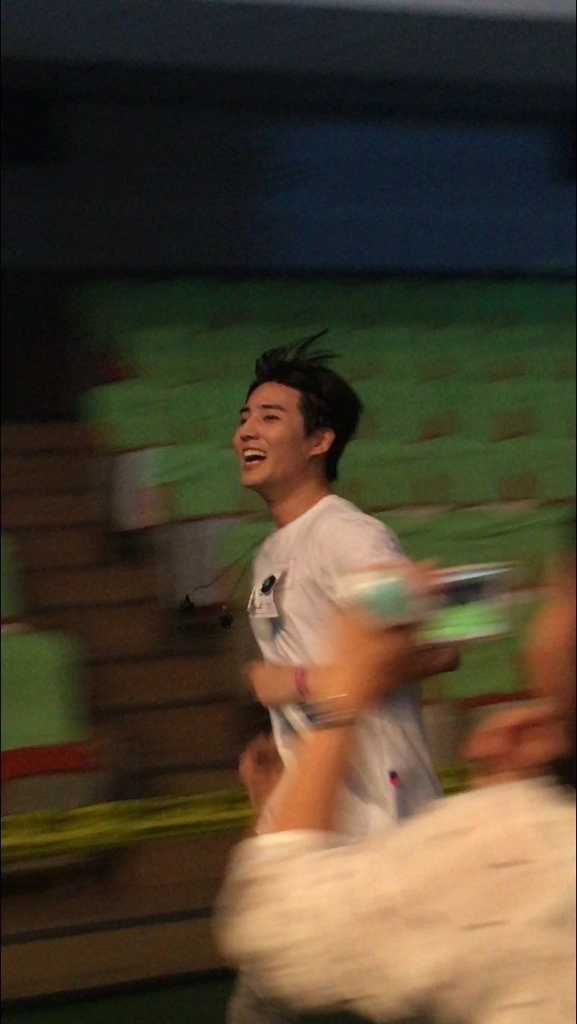 깡통차기 한 번만 하면 안될까 갑자기 생각났는데
진짜 못 숨을 거 같아서 진짜 한 번만 깡통차기 했으면 좋겠어 2학년 8반부터 3학년 7반까지 모여서 깡통차기 좀 해보자