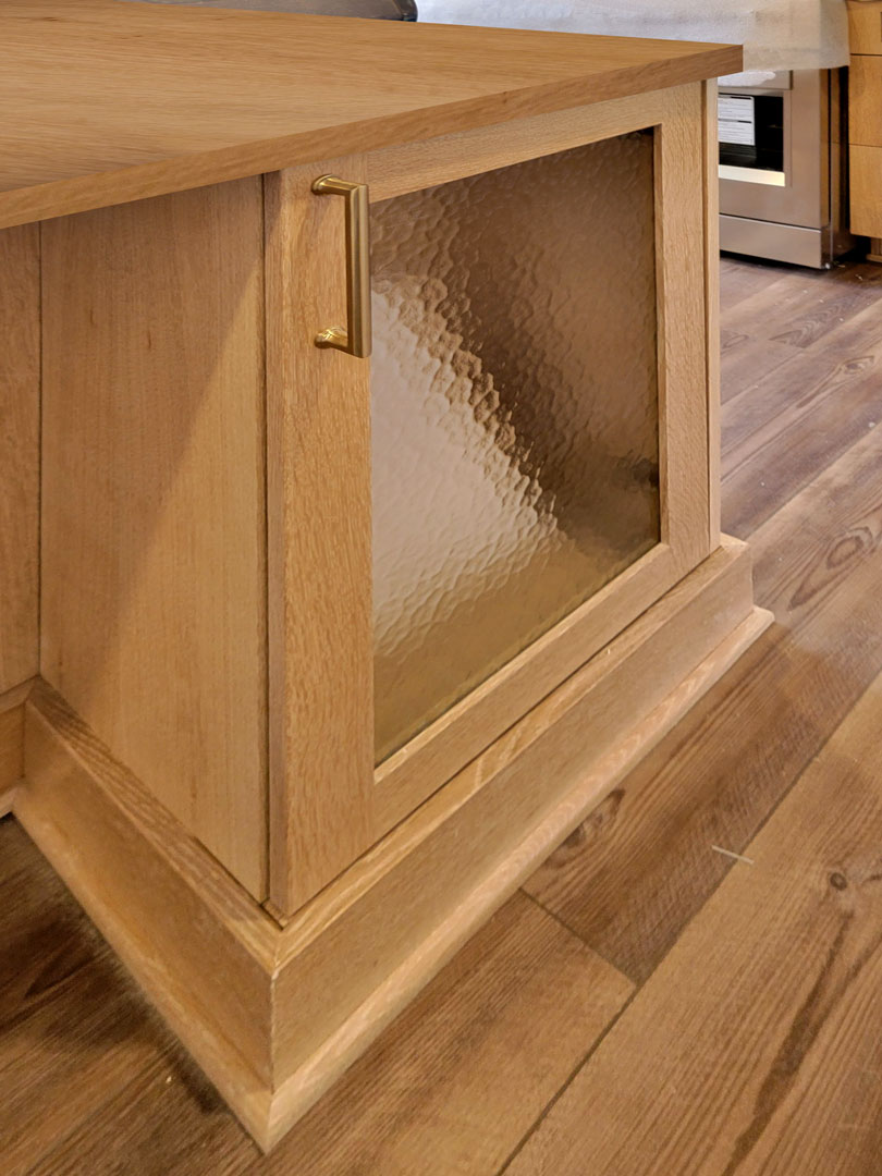 abcglassinc's tweet image. Say goodbye to outdated kitchens! Our custom cabinet glass from ABC Glass and Mirror transforms your space into a stunning showcase of style and shine. Elevate your kitchen’s vibe, let the light in, and make it a place where memories are made. #KitchenGoals #HomeSweetHome