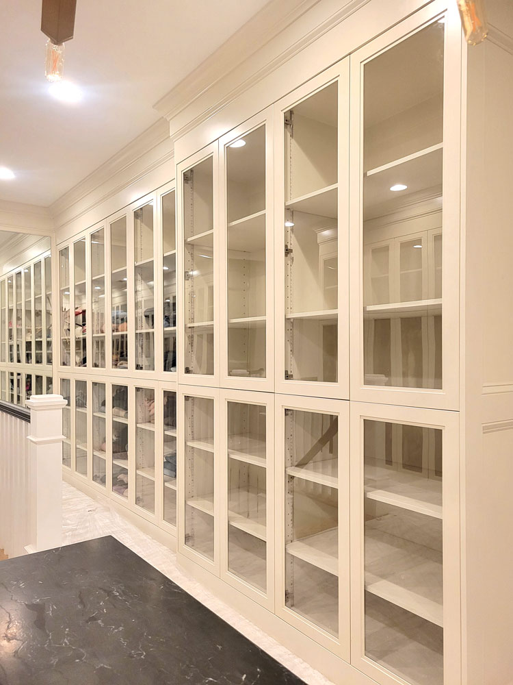 abcglassinc's tweet image. Say goodbye to outdated kitchens! Our custom cabinet glass from ABC Glass and Mirror transforms your space into a stunning showcase of style and shine. Elevate your kitchen’s vibe, let the light in, and make it a place where memories are made. #KitchenGoals #HomeSweetHome