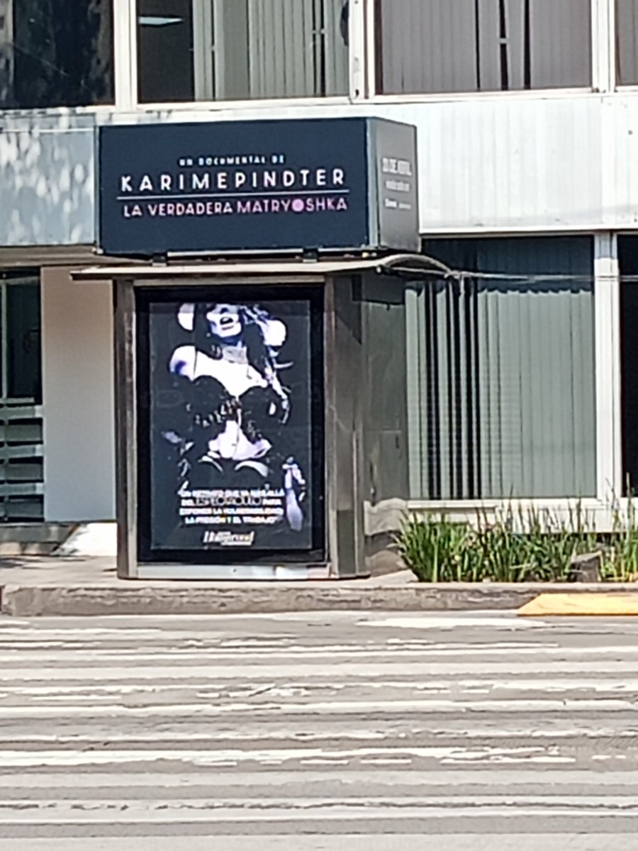 Cuando vas paseando por la CDMX y empiezas a ver la publicidad de la matrioshka 😃😁🩵 <a href="/realkarime/">Karime Pindter</a>