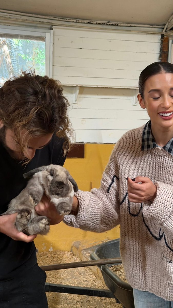 María Pedraza  tweet media