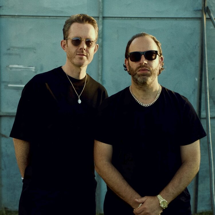 4 artists i love &amp; 4 oomfs to do this with me <3
<a href="/komebesouro/">kris 🇵🇸</a> <a href="/capetologia/">capetologia</a> <a href="/vincheshire/">𖦹⋆ vince ⋆🩸 PSIKOLERA</a> <a href="/morangoelho/">lottie 𝄞</a> (eu quase nao uso twitter esqueci quem sao meus oomfs)