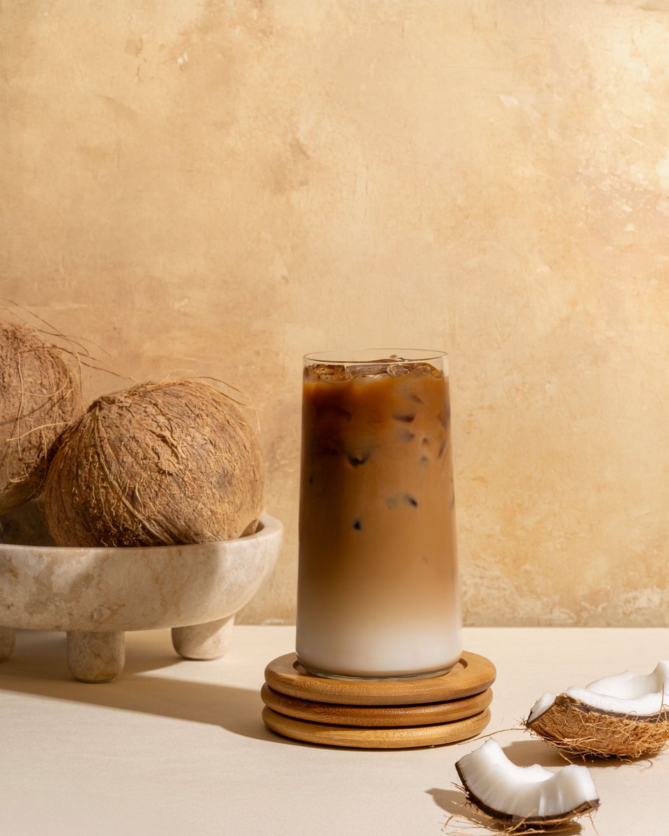 SecondCupCanada's tweet image. Your iced latte, with a little coconut twist 🥥 Try our Iced Coconut Latte now!

-

Votre latté glacé, avec une petite twist noix de coco 🥥 Essayez notre latté glacé à la noix de coco dès maintenant!

#secondcup #coconut #latte