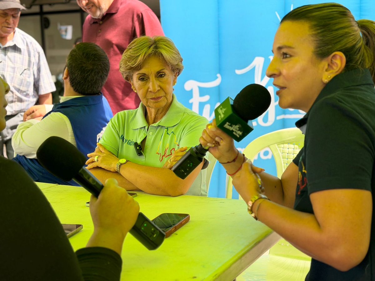 MujerGeneroCund's tweet image. "Queremos mujeres conectadas y competitivas", así lo reafirmó @BettyZorro en medios de #Fusagasugá📲 La invitación está abierta junto a @SecDigital súmate a la #TransformaciónDigital y lleva tu emprendimiento o idea al siguiente nivel con enfoque de género. 💜👩‍💻 #Cundinamarca