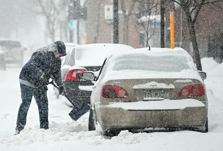 CompleteSS_1915's tweet photo. Winter’s Final Boss (Maybe)
Just when you thought winter was over… surprise!
Spring showed up… then winter said “not so fast.” ❄️🌷Layer up, slow down on the roads, &amp; let’s hope this is winter’s final encore, remember: this is why we never pack away the winter gear before May. https://t.co/LgLjngoZTI