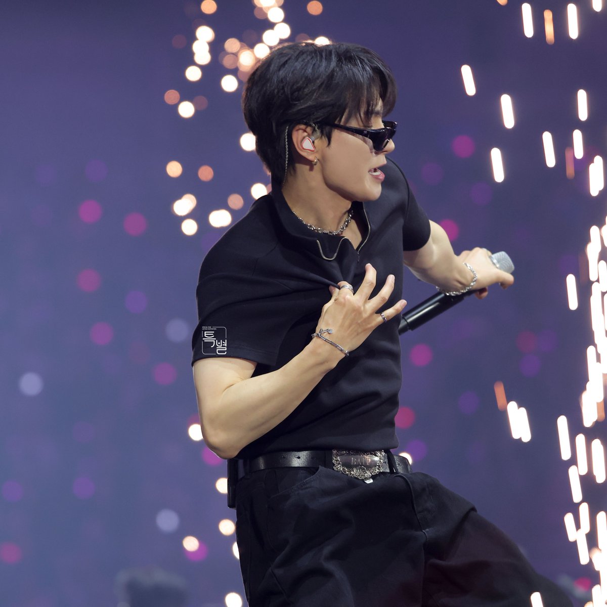 special__teuk's tweet photo. 260405 슈퍼쇼10 SJ-CORE

날 따라 해봐 Let's dance 🎶

#SUPERSHOW10 #SJCORE #SUPERJUNIOR 
#LEETEUK #슈퍼주니어 #이특 #특별하게_사랑해 https://t.co/9oOgbLFZfY