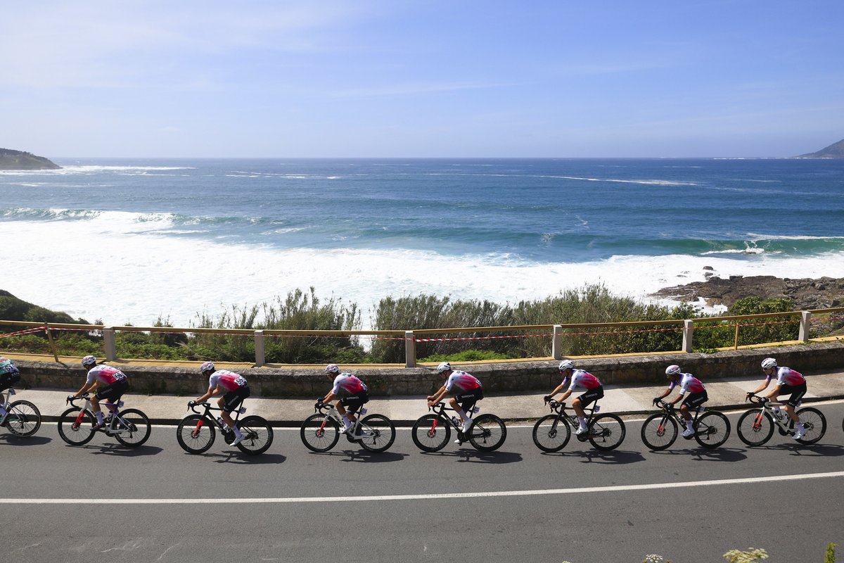 BurgosBH's tweet photo. 𝑶 𝑮𝒓𝒂𝒏 𝑪𝒂𝒎𝒊𝒏̃𝒐 🌅🗺️🎒

📷 @SprintCycling
 
#CicloturismoBurgos #OGC26 🇪🇸 https://t.co/sYtcdJihTG