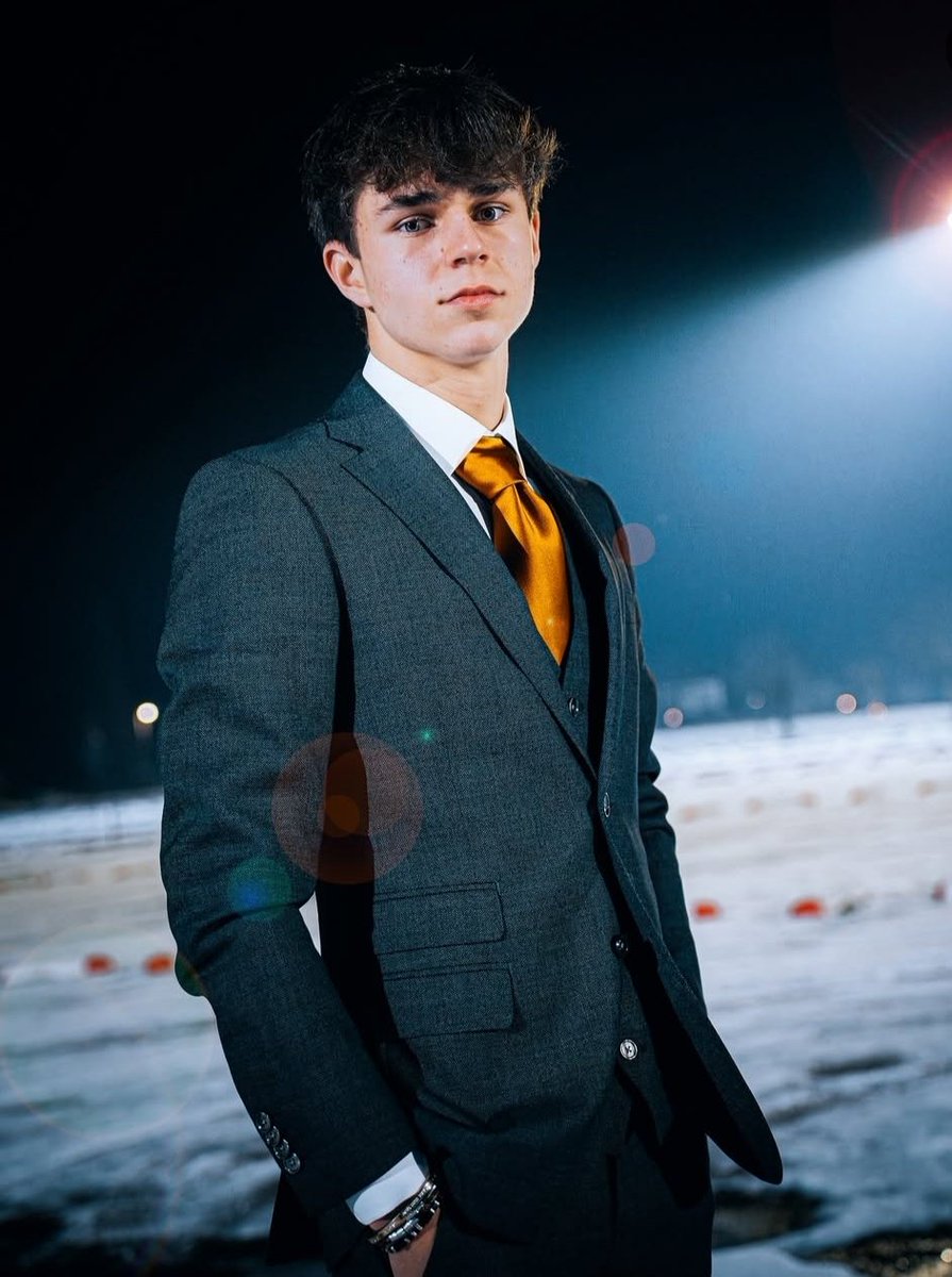 LadsInSuits tweet media