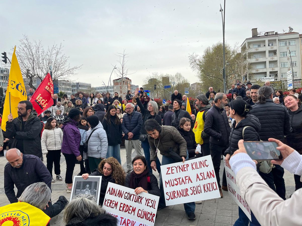 kartal_sol's tweet photo. Urfa ve Maraş'taki silahlı saldırılara karşı sesimizi yükseltmek için Eğitim Sen'in çağrısıyla ilçemizde bir araya geldik.

Yaşananların Sorumlusu Yusuf Tekin İstifa! https://t.co/gtI9vp0eCv
