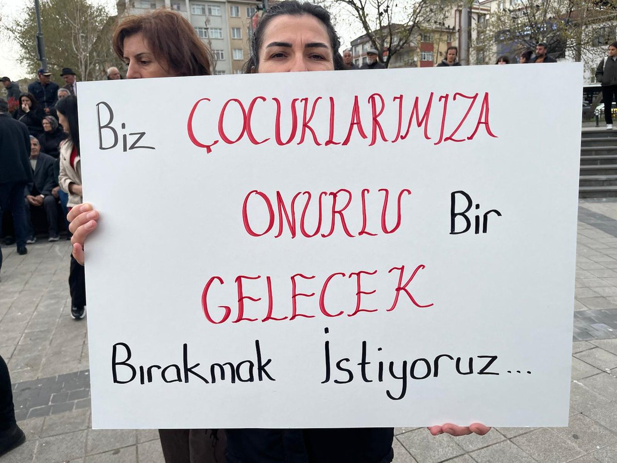 kartal_sol's tweet photo. Urfa ve Maraş'taki silahlı saldırılara karşı sesimizi yükseltmek için Eğitim Sen'in çağrısıyla ilçemizde bir araya geldik.

Yaşananların Sorumlusu Yusuf Tekin İstifa! https://t.co/gtI9vp0eCv
