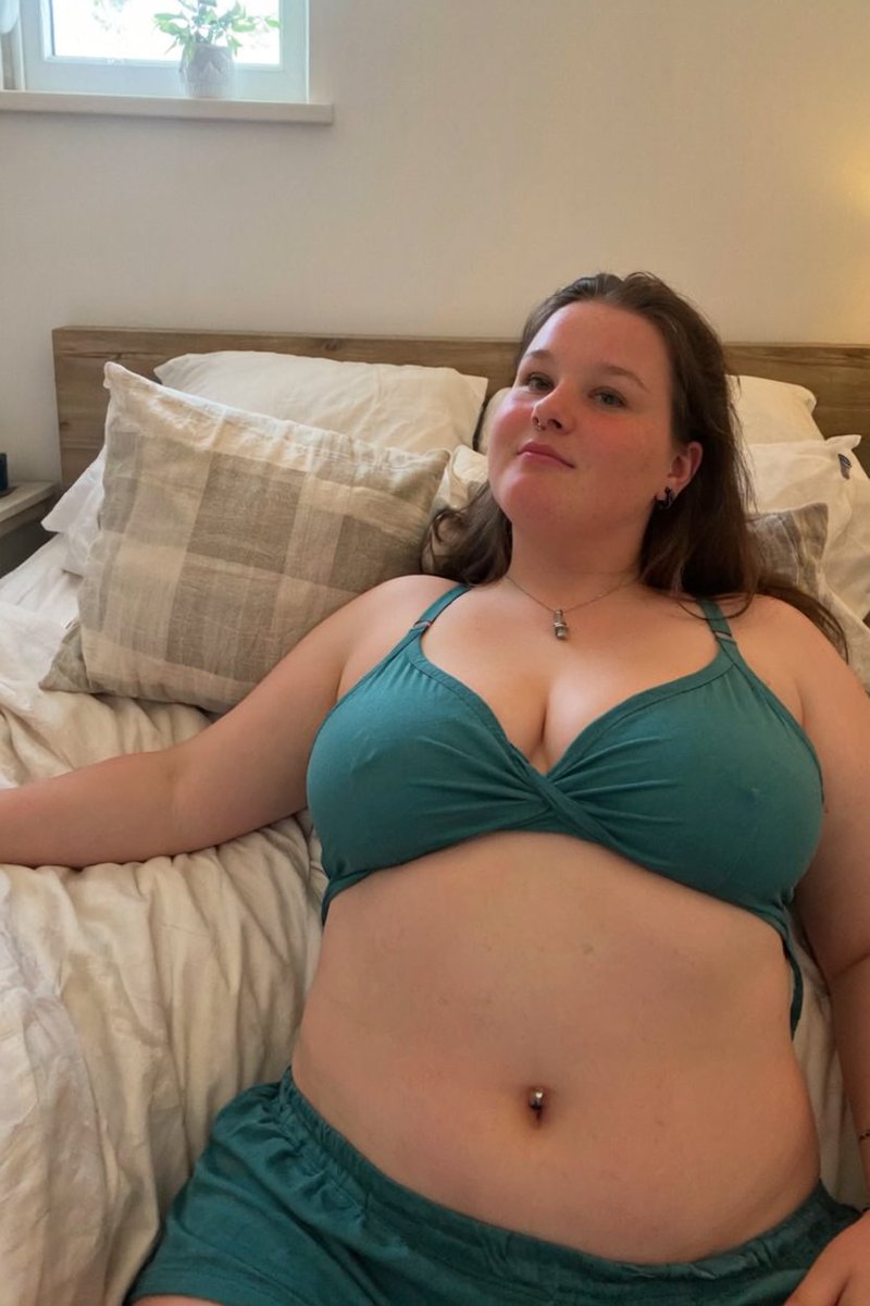 yourchubbymaddy's tweet image. My ex said I'm too ugly to get men writing me in my DMs🥺