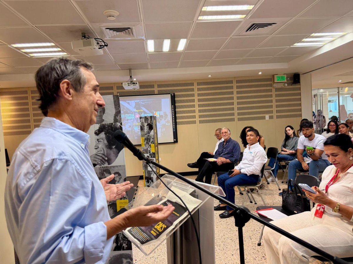 🗣️¡La memoria colectiva de ciudad es responsabilidad de todos! Por eso acompañamos a la <a href="/UninorteCO/">Universidad del Norte</a> en la instalación de la quinta edición de la Cátedra Álvaro Cepeda Samudio, un espacio que honra el pensamiento, la literatura y el legado de una de las figuras más influyentes del